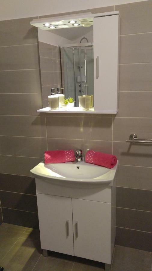 Apartmani Roberta Jurdani Buitenkant foto